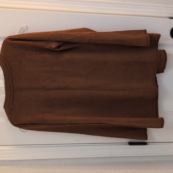 Super cute top for date night. - Picture 2 of 4